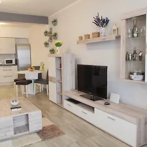  Apartament Spacious With Private Parking
